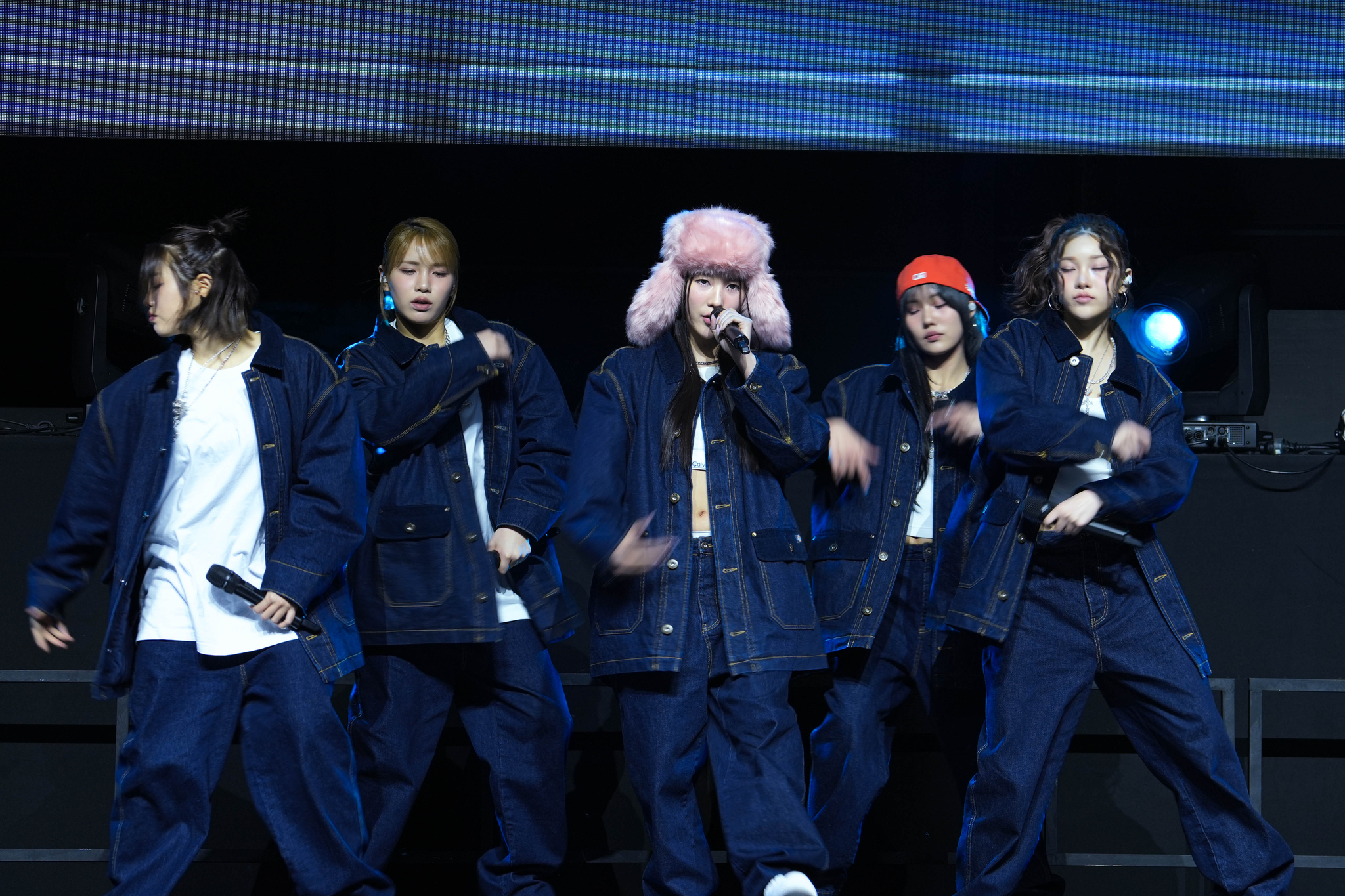 Members of girl group Young Posse perform the group's new song "Cold" during a showcase held on March 4 at the Yes24 Wonderloch Hall in western Seoul. [DANIELA GONZALEZ PEREZ]