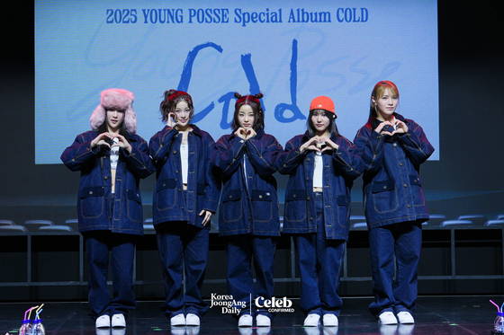 Girl group Young Posse poses for photos during a showcase held on March 4 at Yes24 Wanderloch Hall in western Seoul for the release of its special album “Cold.” [DANIELA GONZALEZ PEREZ]