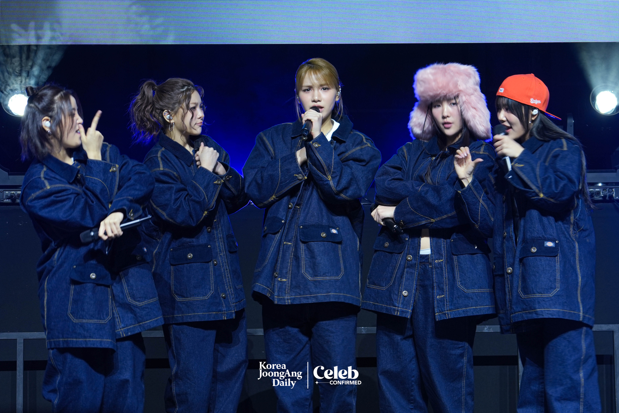 Girl group Young Posse performs lead track “Cold” during a showcase held on March 4 at Yes24 Wanderloch Hall in western Seoul. [DANIELA GONZALEZ PEREZ]