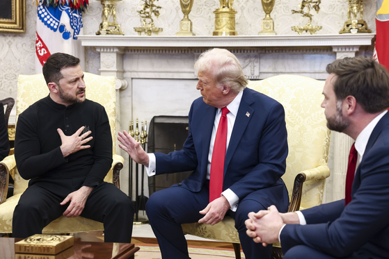 Vice President JD Vance and President Donald Trump have a heated discussion with Ukrainian President Volodymyr Zelensky in the Oval Office at the White House in Washington DC on Feb. 28. [UPI/YONHAP]