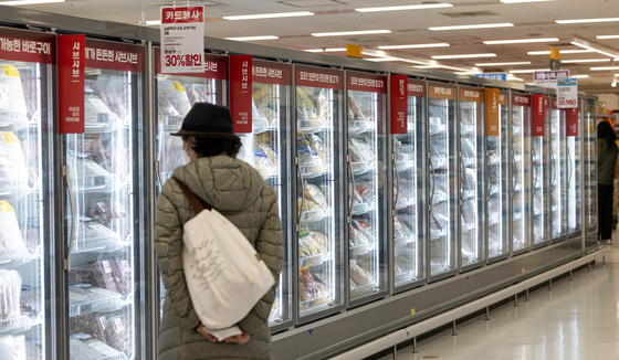 A customer shops at a supermarket in central Seoul on March 5. [NEWS1]