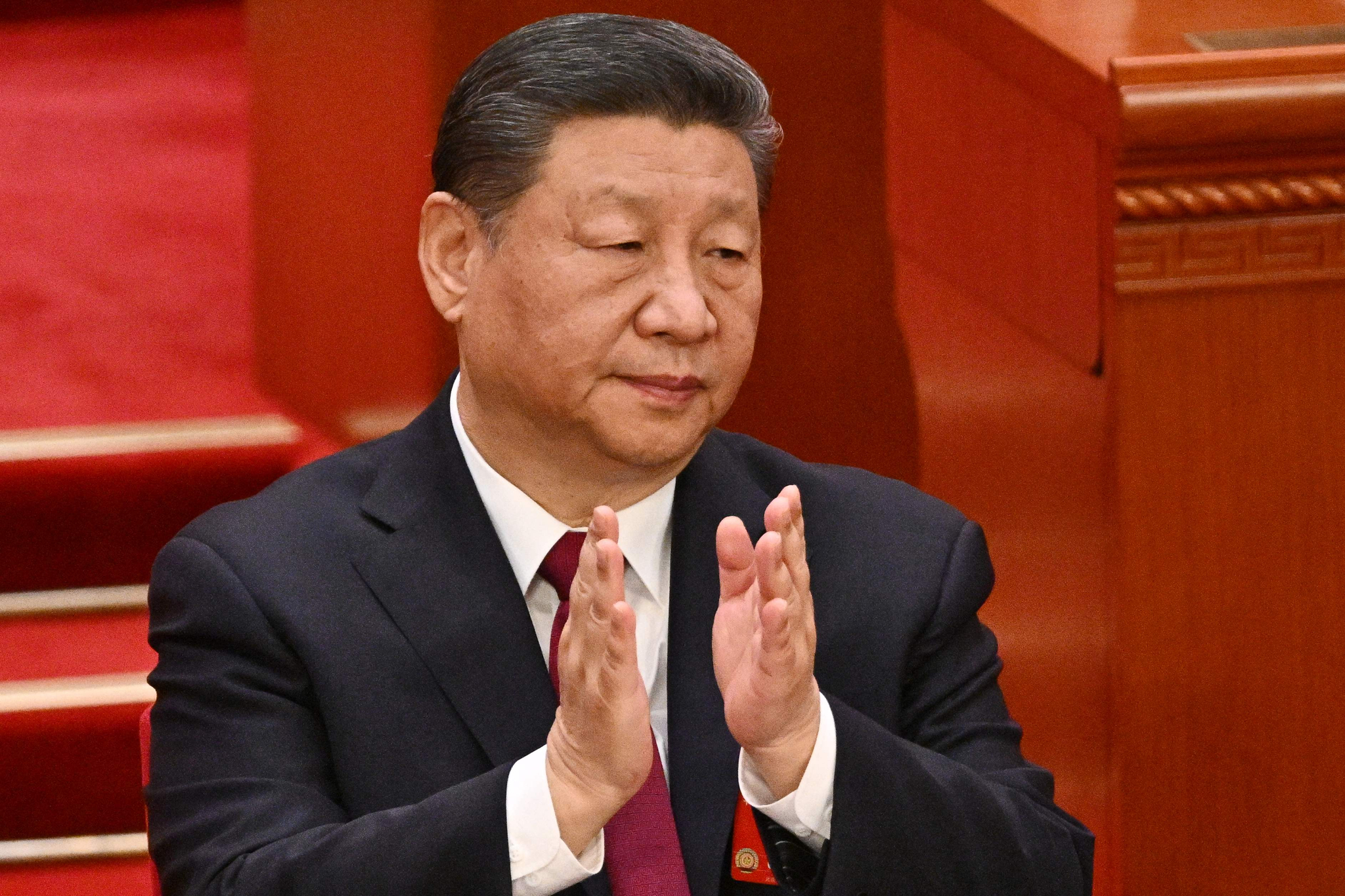 China's President Xi Jinping applauds during the opening session of the National People's Congress (NPC) at the Great Hall of the People in Beijing on March 5. [AFP/YONHAP] 