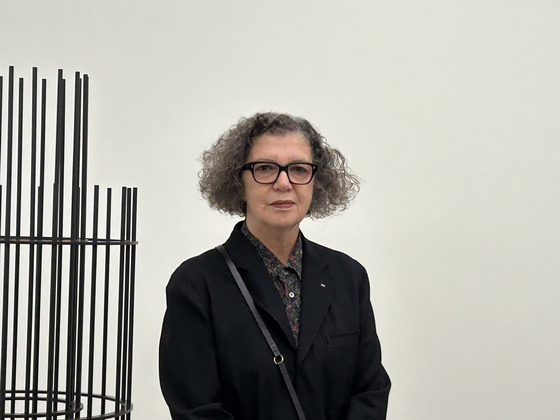 British Palestinian multimedia artist Mona Hatoum speaks during a press preview for her first solo exhibition in Korea at the White Cube art gallery in Gangnam District, southern Seoul, on March 5. [SHIN MIN-HEE]