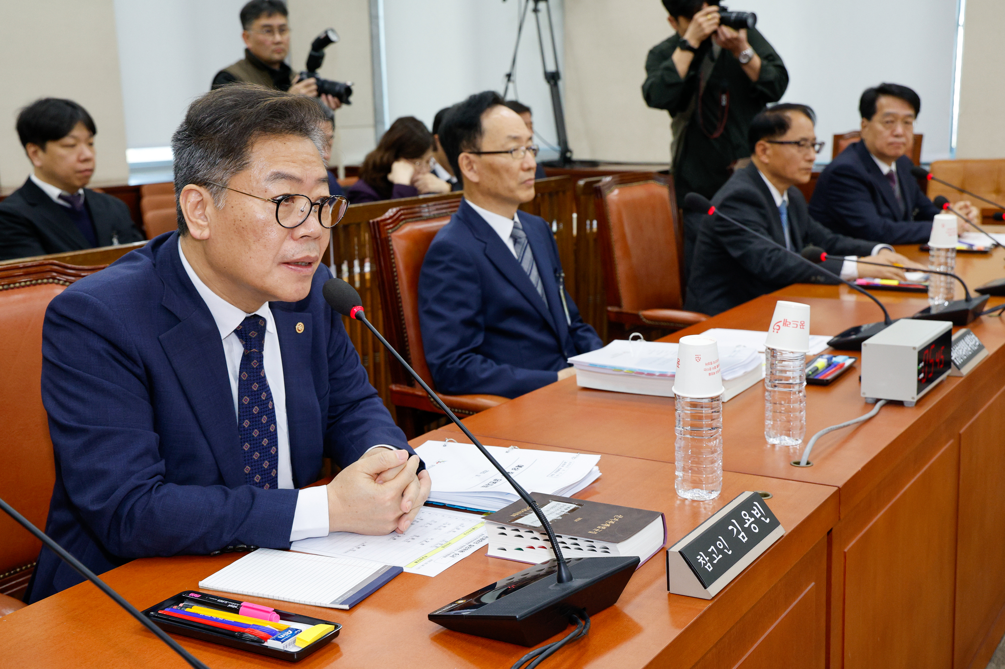 National Election Commission Secretary General Kim Yong-bin, far left, speaks at a hearing of the National Assembly’s Public Administration and Safety Committee in Yeouido, western Seoul, on March 6. [NEWS1]