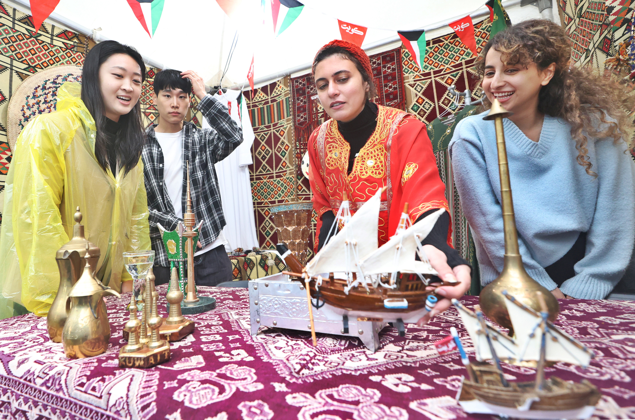 Visitors take a look around a booth set up at Salam Seoul Festival held on Oct. 22, 2024. [YONHAP] 