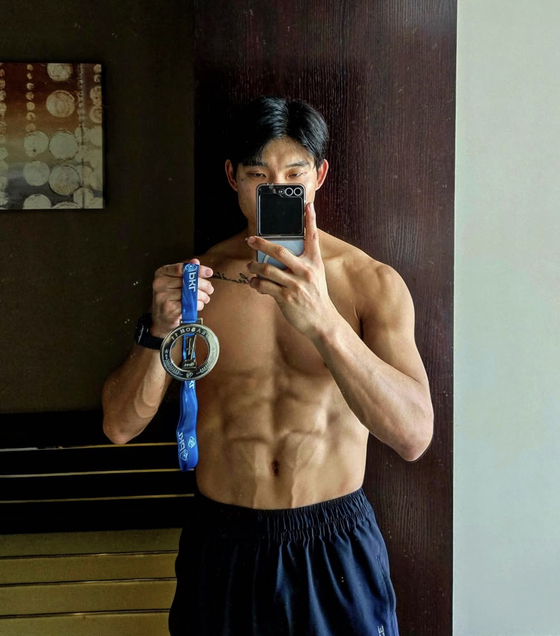 Lee Jang-kun poses with his silver medal on his personal Instagram account after his Professional Kabaddi League team, the Patna Pirates, won silver in the PKL final on Dec. 29 in Pune, India. [SCREEN CAPTURE] 