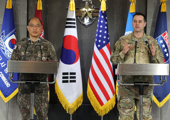 Korean Joint Chiefs of Staff (JCS) spokesperson Col. Lee Sung-jun, left, and U.S. Forces Korea spokesperson Col. Ryan Donald speak at a joint press briefing for the Freedom Shield exercise at the JCS headquarters in central Seoul on March 6. [YONHAP] 