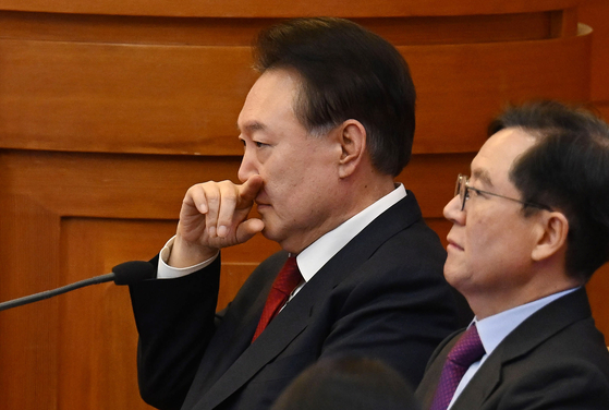 President Yoon Suk Yeol attends the 10th hearing of his impeachment trial at the Constitutional Court in Jongno District, central Seoul, on Feb. 20. [JOINT PRESS CORPS]
