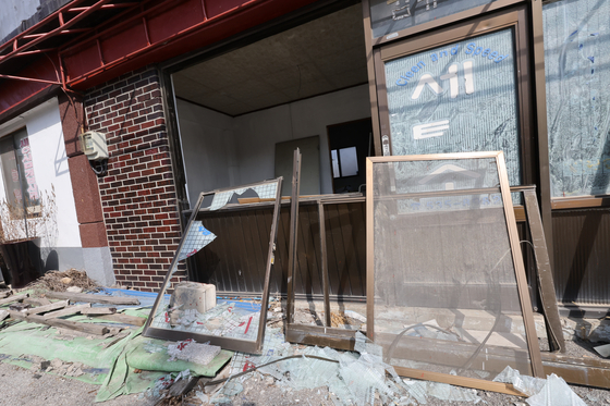 Windows lay shattered after misfired bombs fell on Pocheon, Gyeonggi, on March. 6. [NEWS1]
