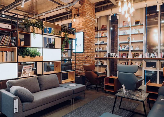 Book Park Lounge in Yongsan District, central Seoul is a book cafe in the multipurpose performance venue Blue Square. [SEOUL METROPOLITAN GOVERNMENT]