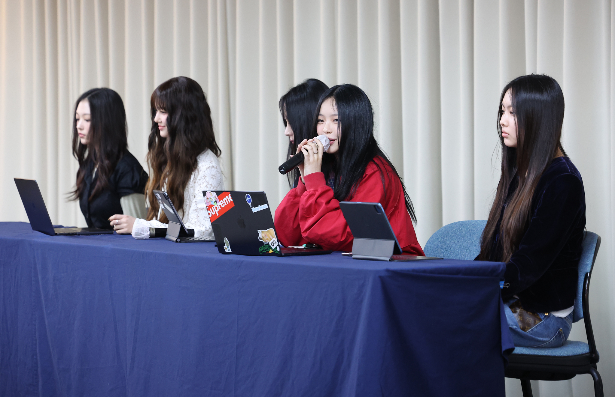 Members of girl group NewJeans during a press conference held on Nov. 28 in southern Seoul [JOINT PRESS CORPS]