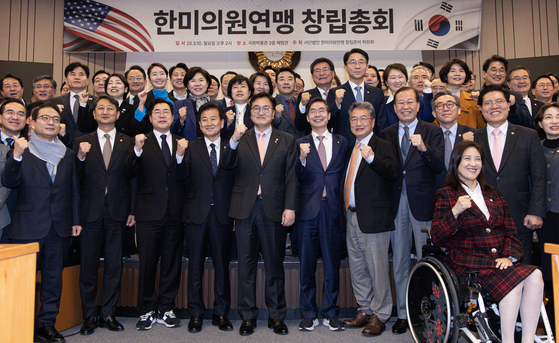 Lawmakers from the conservative People Power Party and liberal Democratic Party, National Assembly Speaker Woo Won-shik, sixth from left in the front row, and acting U.S. Ambassador Joseph Yun, eighth from left in the front row, pose for a photograph at an inauguration ceremony for a bipartisan organization dedicated to bolstering the Korea-U.S. alliance at the parliament in Yeouido in western Seoul on March 10. [JOINT PRESS CORPS]