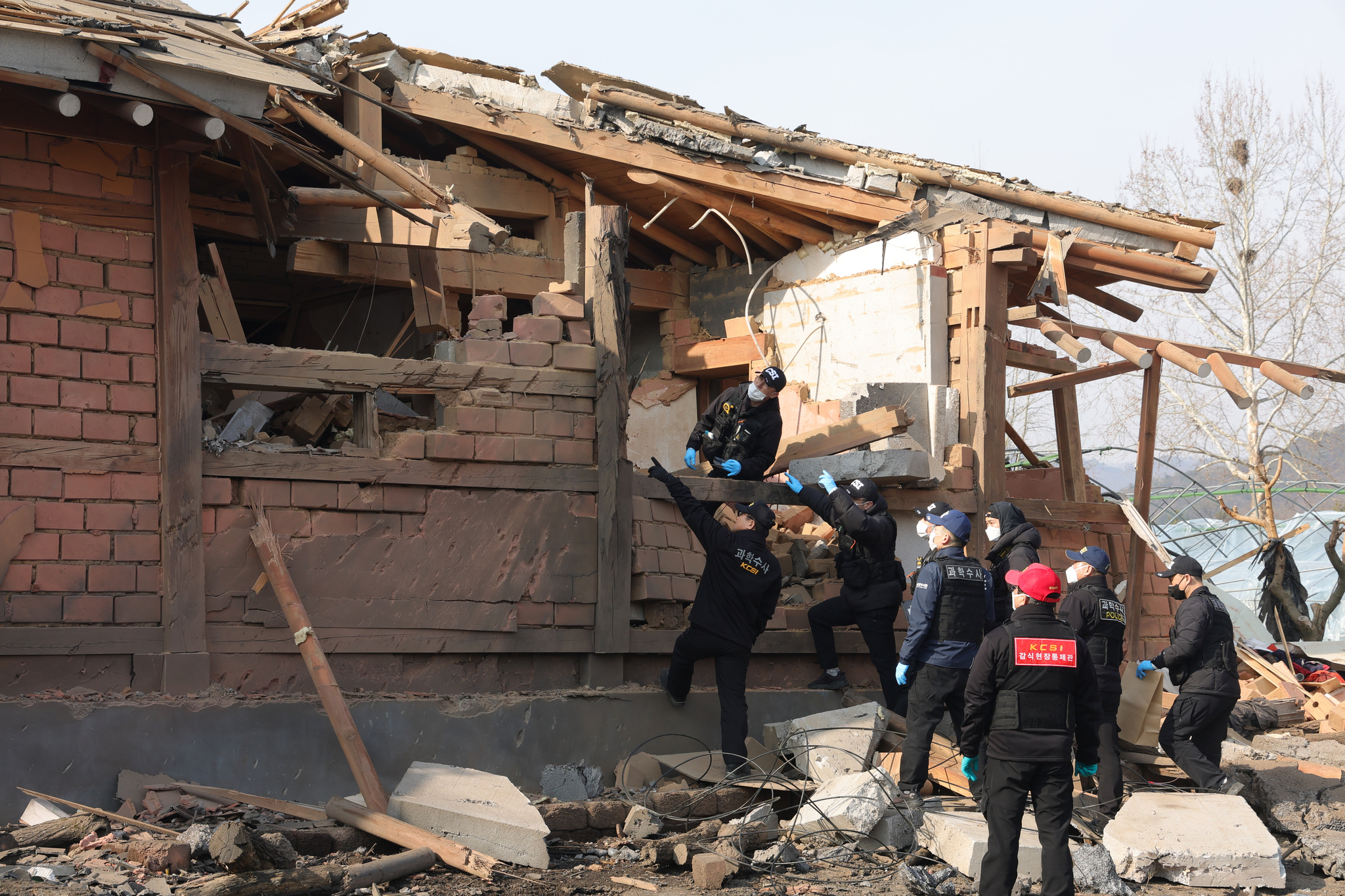 Forensic officials conduct an inspection at a village in Pocheon, which was damaged after an accidental release of bombs by the South Korean Air Force, on March 7. [YONHAP] 