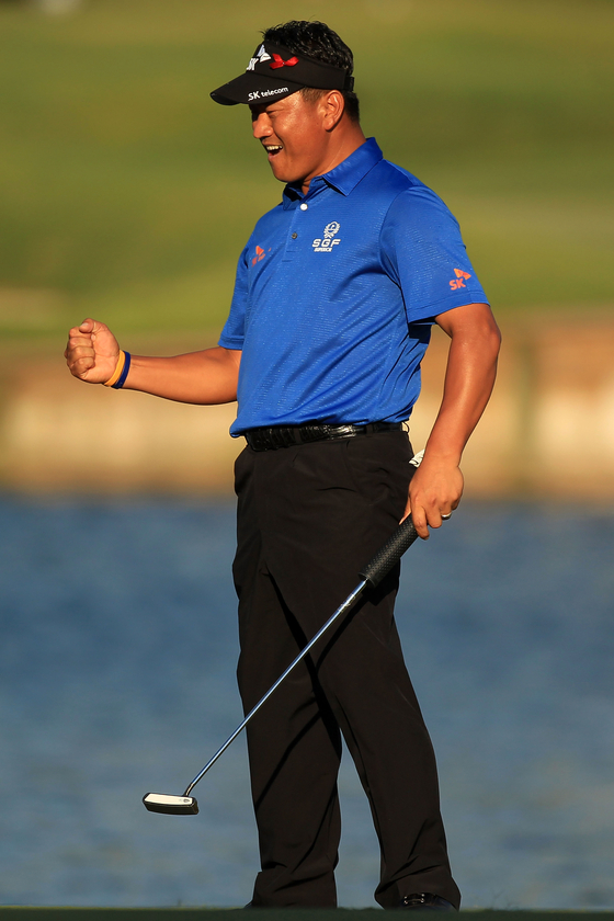 K.J. Choi celebrates making birdie on the 17th hole during the final round of The Players Championship held at The Players Stadium course at TPC Sawgrass on May 15, 2011 in Ponte Vedra Beach, Florida. [GETTY IMAGES]