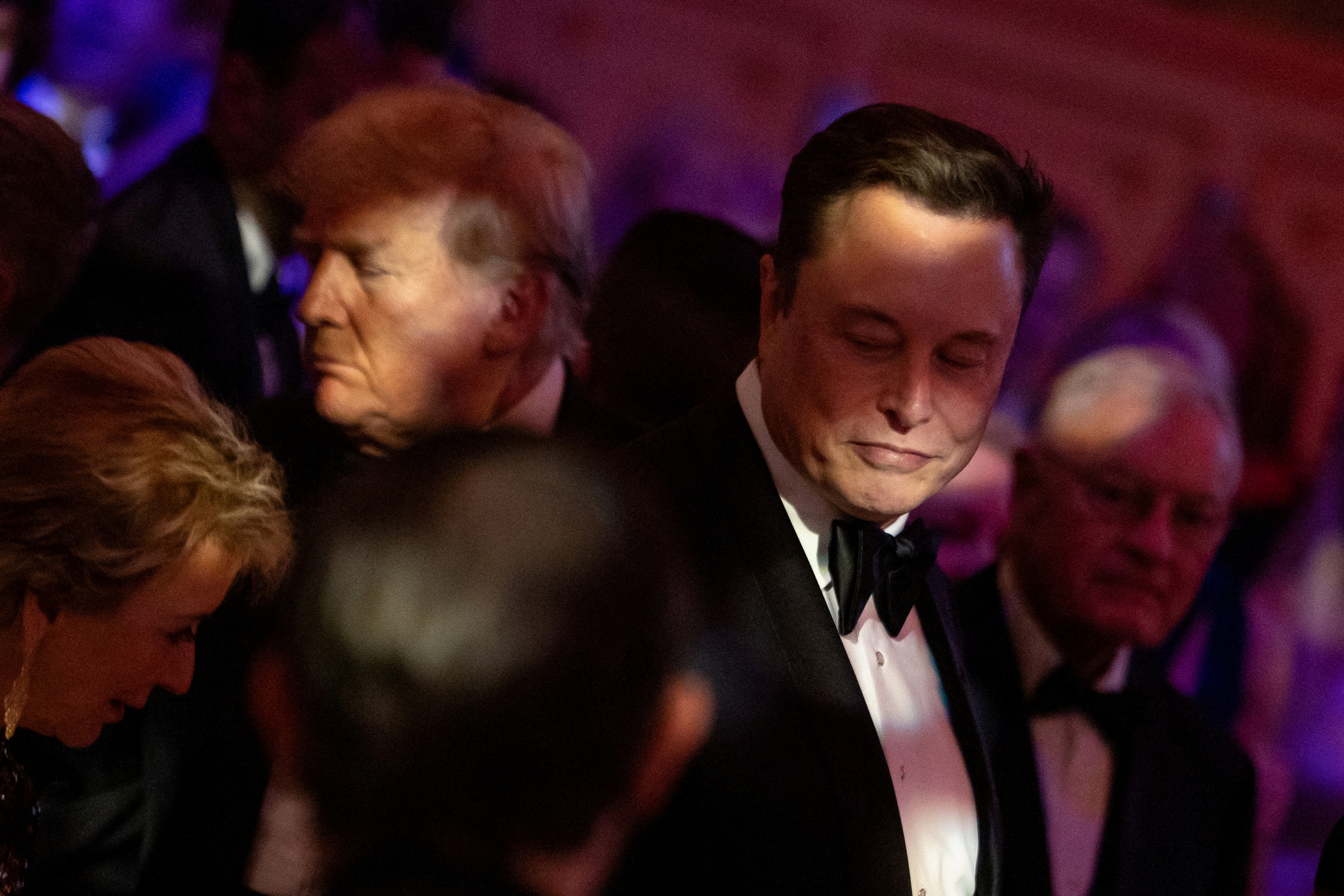 U.S. President Donald Trump walks by Elon Musk during the America First Policy Institute (AFPI) gala at Mar-A-Lago in Palm Beach, Florida, November 14, 2024. [REUTERS/YONHAP]