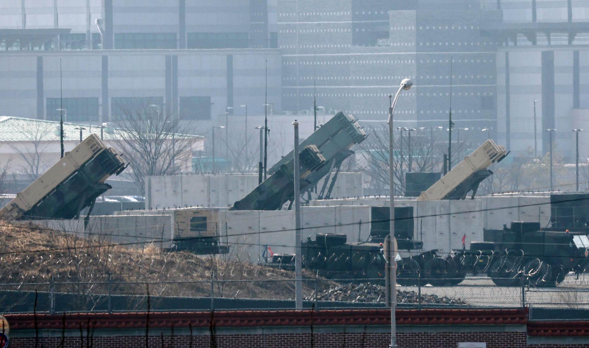 This photo shows Patriot missiles installed at Camp Humphreys, a United States Army garrison in Pyeongtaek, Gyeonggi, on March 10, after North Korea test-fired multiple ballistic missiles. [YONHAP]
