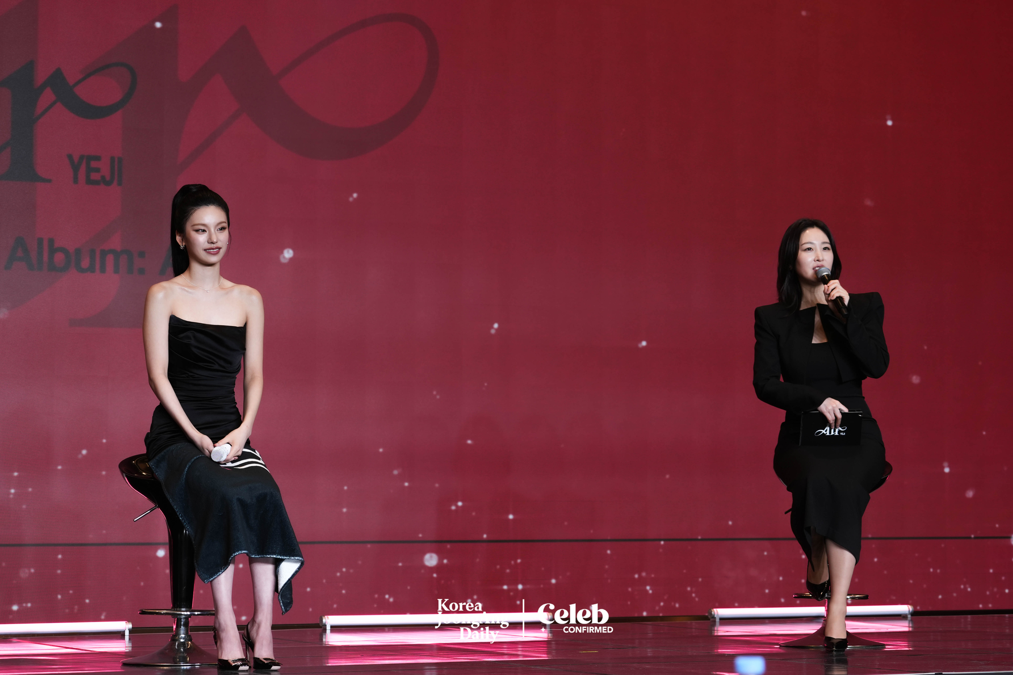 Yeji answers reporters’ questions during a press conference held on March 10 at the Sofitel Ambassador Seoul Hotel in Songpa District, southern Seoul for the release of her first EP “Air.” [DANIELA GONZALEZ PEREZ]