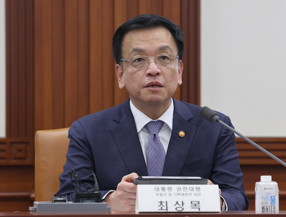 Acting President Choi Sang-mok speaks during a Cabinet meeting at the government complex in central Seoul on March 11. [JOINT PRESS CORPS] 