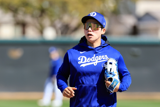 Kim Hye-seong of the Los Angeles Dodgers prepares for the 2025 MLB season during spring training at Camelback Ranch in Glendale, Arizona on Feb. 19. [YONHAP]