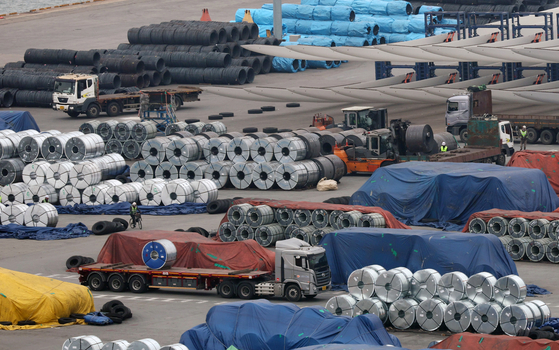 Steel products are stacked at Pyeongtaek Port on March 12, awaiting shipment. [NEWS1]
