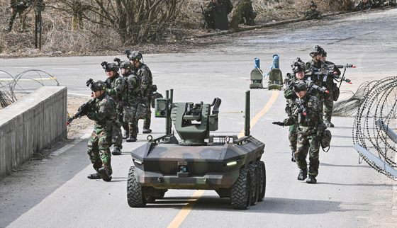 South Korean soldiers enter a training ground simulating a North Korean weapons of mass destruction facility following an unmanned vehicle in Paju, Gyeonggi, during joint drills with U.S. troops on March 12. [REPUBLIC OF KOREA ARMY]