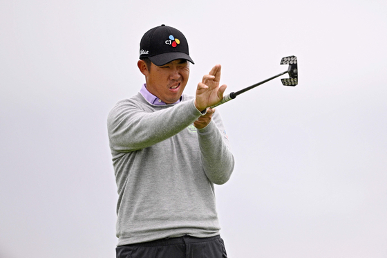 An Byeong-hun lines up a putt on the fourth green during the first round of The Genesis Invitational 2025 at Torrey Pines Golf Course on Feb. 13 in La Jolla, California. [AFP/YONHAP]