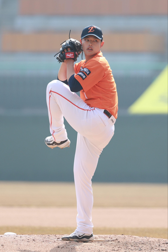 Hanwha Eagles pitcher Moon Dong-ju pitches during a preseason game against the SSG Landers at Incheon SSG Landers Field in Incheon on March 11. [HANWHA EAGLES]