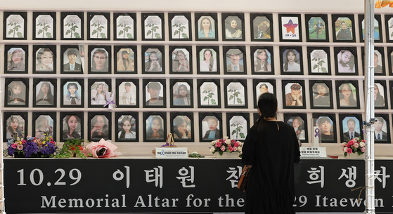 A person commemorates the victims of the 2022 Itaewon crowd crush at a joint memorial altar set up in Jung District, central Seoul, on May 2, 2024. [NEWS1]
