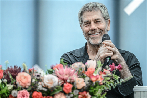 Israeli choreographer Ohad Naharin speaks during a press conference for the Seoul Metropolitan Ballet's upcoming performances for ″Decadance″ at the Sejong Center for the Performing Arts in central Seoul on May 12. [SEJONG CENTER FOR THE PERFORMING ARTS]