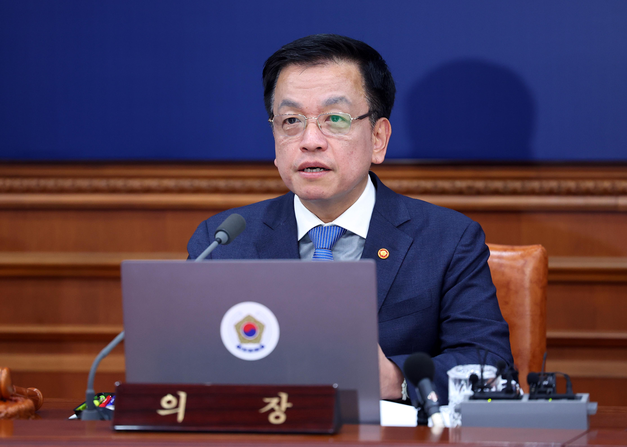 Acting President Choi Sang-mok speaks at a Cabinet meeting held at the government complex in Jongno District, central Seoul, on March 14. [JOINT PRESS CORPS] 
