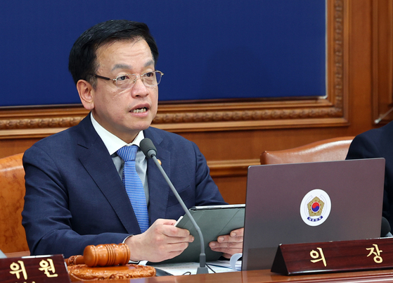 Acting President Choi Sang-mok presides over a safety meeting at the government complex in central Seoul on March 14. [JOINT PRESS CORPS] 