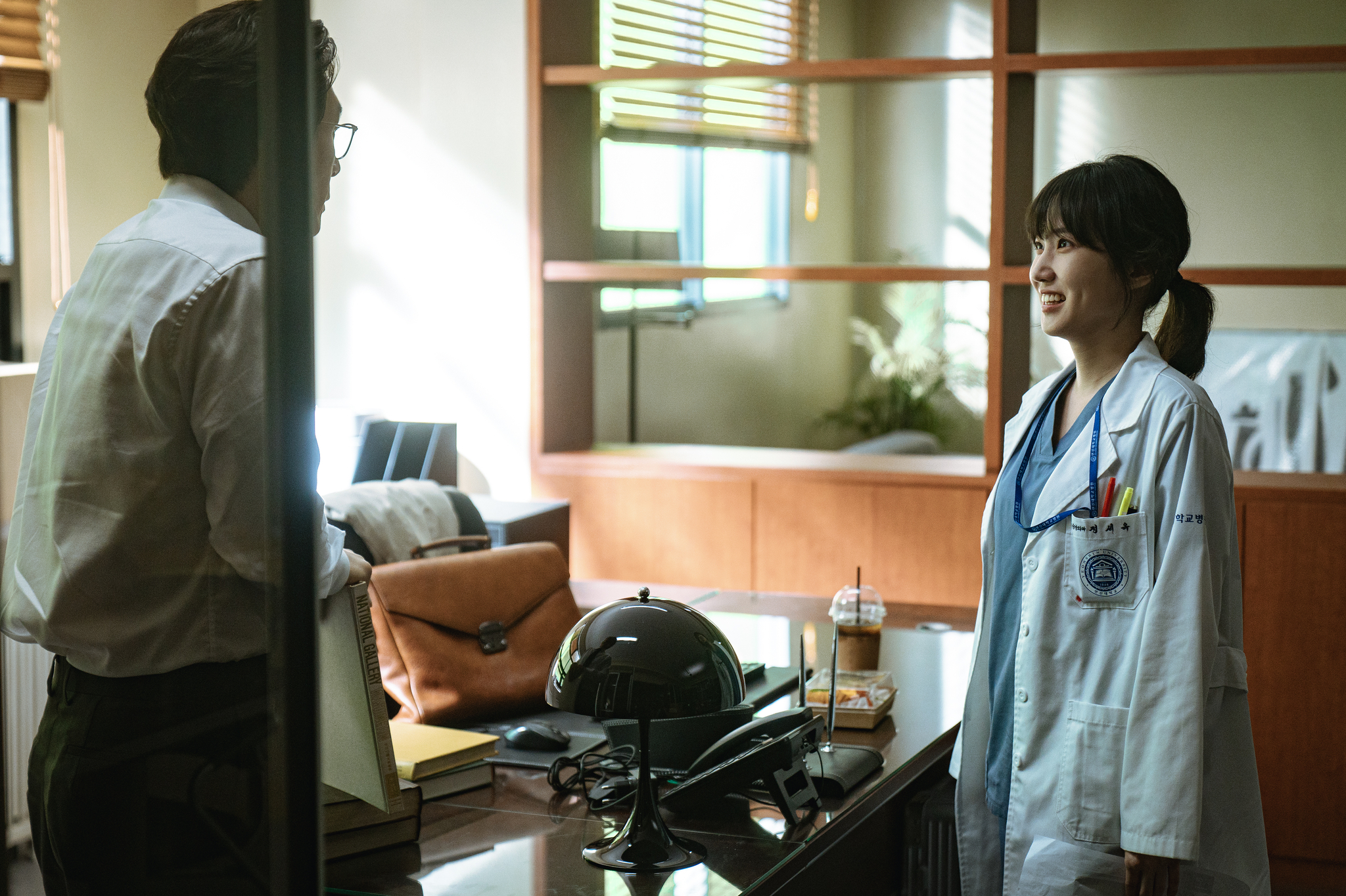 A still from ″Hyper Knife,″ featuring actors Sul Kyung-gu, left, and Park Eun-bin [WALT DISNEY COMPANY KOREA]