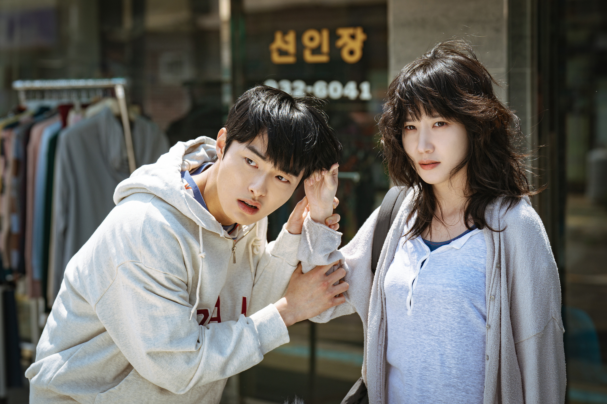 A still from Netflix+'s upcoming thriller series ″Hyper Knife,″ featuring actors Yoon Chan-young and Park Eun-bin [WALT DISNEY COMPANY KOREA]