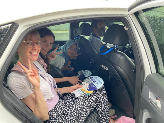 Foreign tourists use the Foreign Tourist Taxi to visit popular attractions in Gangwon. [GANGWON]