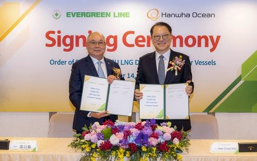 This photo, provided by Hanwha Ocean on March 17, shows a recent contract signing ceremony between the Korean shipyard and Evergreen Marine of Taiwan, attended by Hanwha Ocean CEO Kim Hee-cheul, right, and Evergreen Marine Chairman Chang Yen-I. [HANWHA OCEAN]