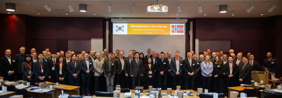 Participants from Hanwha Aerospace and Norwegian defense industry representatives gather for a group photo at the Hanwha Industry Day in Norway event. [HANWHA AEROSPACE] 