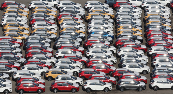 Vehicles wait to be exported at a port in Pyeongtaek, Gyeonggi, on Feb. 19. [YONHAP] 