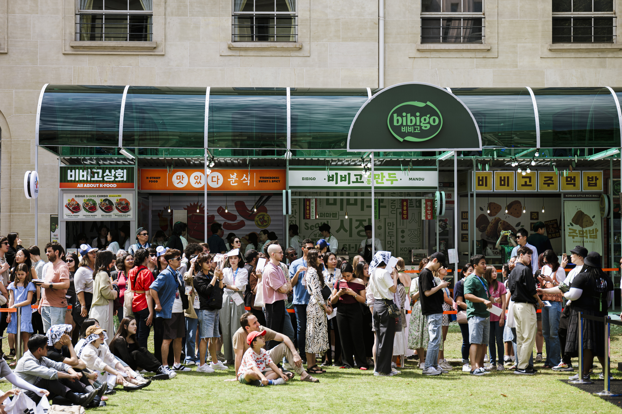 People line up infront of the Bibigo Sijang, a booth set up by CJ CheilJedang during the 2024 Paris Olympics at the Korea House in Paris. [CJ CHEILJEDANG]
