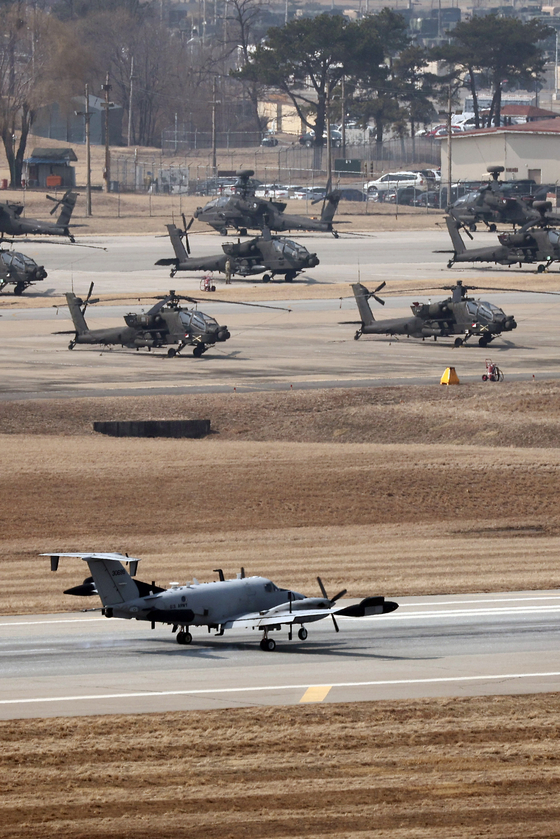 An RC-12X Guardrail, bottom, an airborne signals intelligence collection aircraft, speeds down the runway to take off at U.S. Camp Humphreys in Pyeongtaek, about 60 kilometers south of Seoul, on March 10, as South Korea and the United States launched the annual Freedom Shield exercise for an 11-day run. [YONHAP]