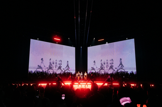 Jennie performs during the ″The Ruby Experience” shows at Peacock Theater in Los Angeles on March 6 and 7. [ODD ATELIER]