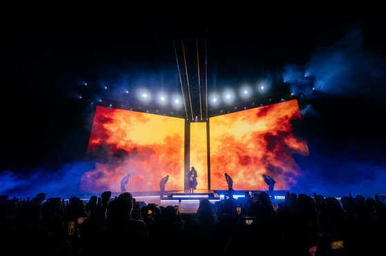 Jennie performs during the ″The Ruby Experience” shows at Peacock Theater in Los Angeles on March 6 and 7. [ODD ATELIER]