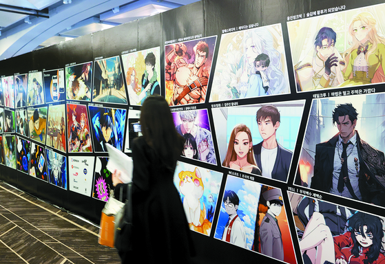 The country's webtoon industry, which has been a key source of K-content, is shrinking. There are growing concerns that the downturn in the webtoon industry could have a negative impact on K-culture as a whole. The above photo shows visitors explore the exhibition hall at the 2023 Webtoon Job Festa at Coex in southern Seoul. [YONHAP] 