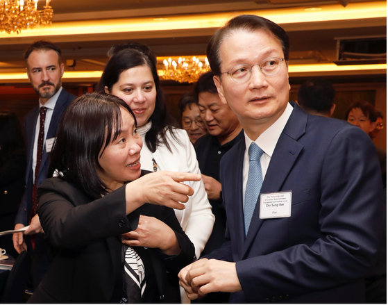 Cho Sung-bae, Chair of the Technology and Innovation Subcommittee under the Presidential Committee on AI (PCAI), speaks during the 2025 Korea Economic Forum held at the Lotte Hotel in central Seoul on March 20. [PARK SANG-MOON]