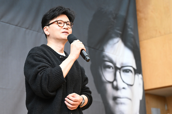 Former People Power Party leader Han Dong-hoon speaks during his book launching event in Mapo District, western Seoul, on March 5. [JOINT PRESS CORPS] 