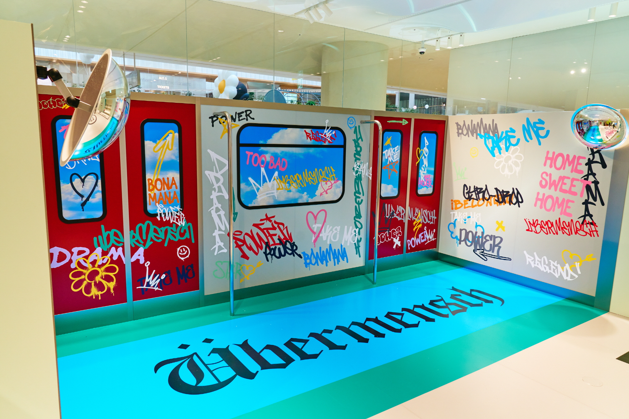 A photo zone themed around the music video of G-Dragon's “Too Bad (feat. Anderson .Paak), the lead track of his third full-length album “Übermensch″ is installed at the special media exhibition of the same name, taking place from March 9 through March 19 at The Hyundai Seoul department store in western Seoul. [CREATIVE MUT]