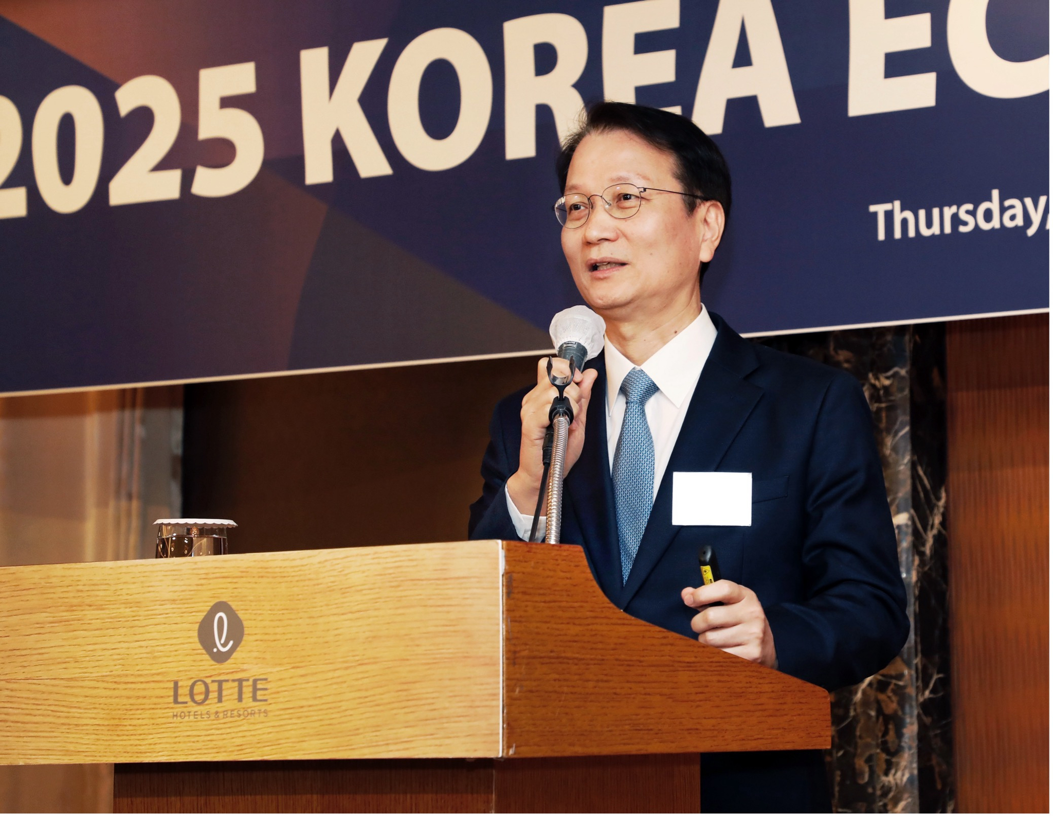 Cho Sung-bae, chair of the Technology and Innovation Subcommittee under the Presidential Committee on AI (PCAI), speaks during the 2025 Korea Economic Forum at Lotte Hotel Seoul in Jung District, central Seoul, on March 20. [PARK SANG-MOON]