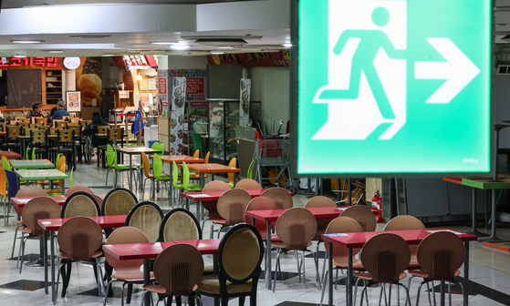 An empty restaurant in Seoul on Feb. 25 [NEWS1] 