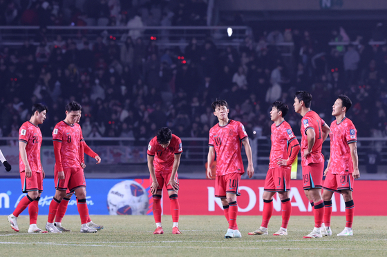The Korean national team reacts after a 1-1 draw with Oman in a 2026 World Cup qualifer at Goyang Stadium in Goyang, Gyeonggi on March 20. [YONHAP] 