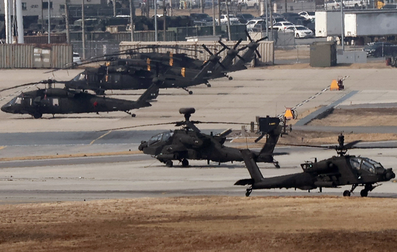 Military helicopters prepare to take off at the U.S. Forces Korea's Camp Humphreys in Pyeongtaek, Gyeonggi, on March 10, as South Korea and the United States kicked off their annual springtime Freedom Shield exercise. [YONHAP]
