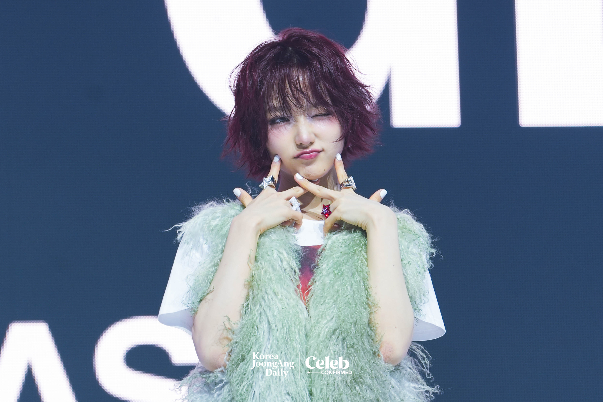 KiiiKiii's Jiyu poses for photos during a showcase held on March 24 at the Blue Square in central Seoul, for the release of its first EP “Uncut Gem.” [DANIELA GONZALEZ PEREZ]